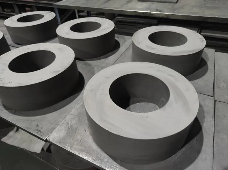 Hoe ultra-slytvaste gesementeerde karbiedrolringe help om oppervlakskrape op versterkingsstawe te voorkom